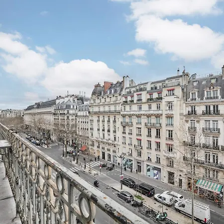 - 3 Et Balcon à Trocadéro *